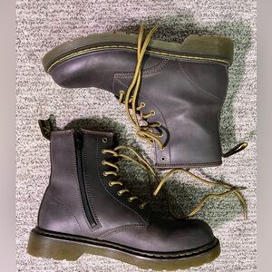 DR MARTENS 1460 WOMEN'S SMOOTH LEATHER LACE UP BOOTS
